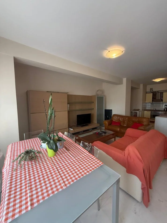 Tirane, jepet me qera apartament 2+1+Ballkon Kati 7, 98 m² 1.600 € (Torre Drini)