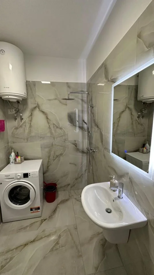 Tirane, jepet me qera apartament 1+1+Ballkon Kati 6, 76 m² 450 € (Grand Gallery)