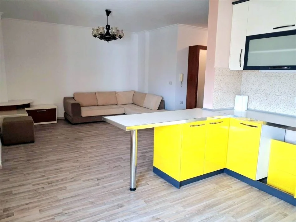 Tirane, jepet me qera apartament 1+1 Kati 6, 650 € (Piaza)