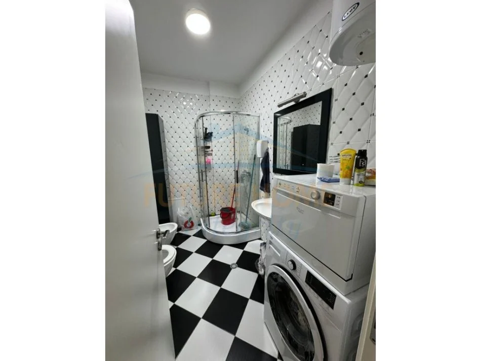 Tirane, jepet me qera apartament 1+1 Kati 3, 70 m² 550 € (Ali Demi)