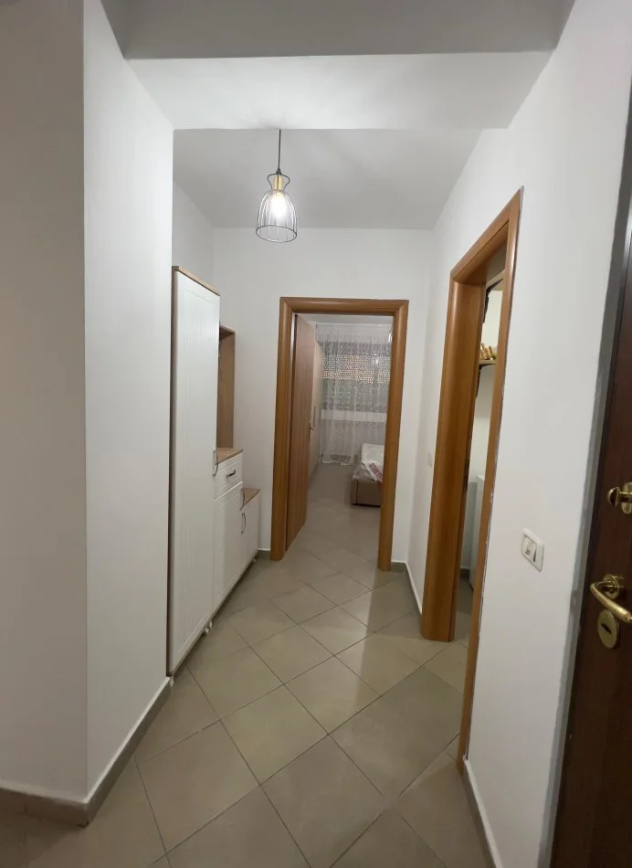 Tirane, jepet me qera apartament 1+1 Kati 3, 550 m² 550 € (RRUGA E KAVAJES)