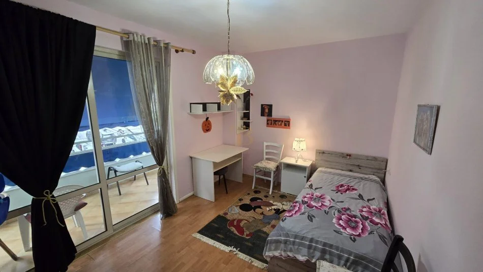 Tirane, jepet me qera apartament 2+1+Ballkon Kati 3, 100 m² 550 € 