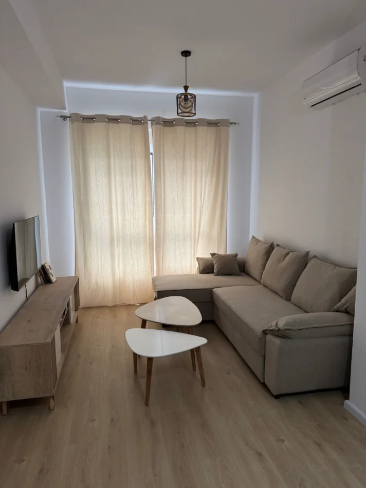 Tirane, jepet me qera apartament 1+1+Ballkon Kati 3, 60 m² 400 € (Pasho Hysa,Kompleksi Mangalem21)