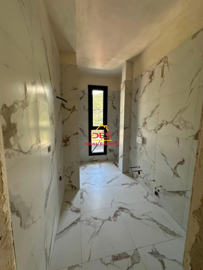 Vlore, shitet apartament 1+1+Ballkon Kati 10, 77 m² (Rruga Reshat Osmani)