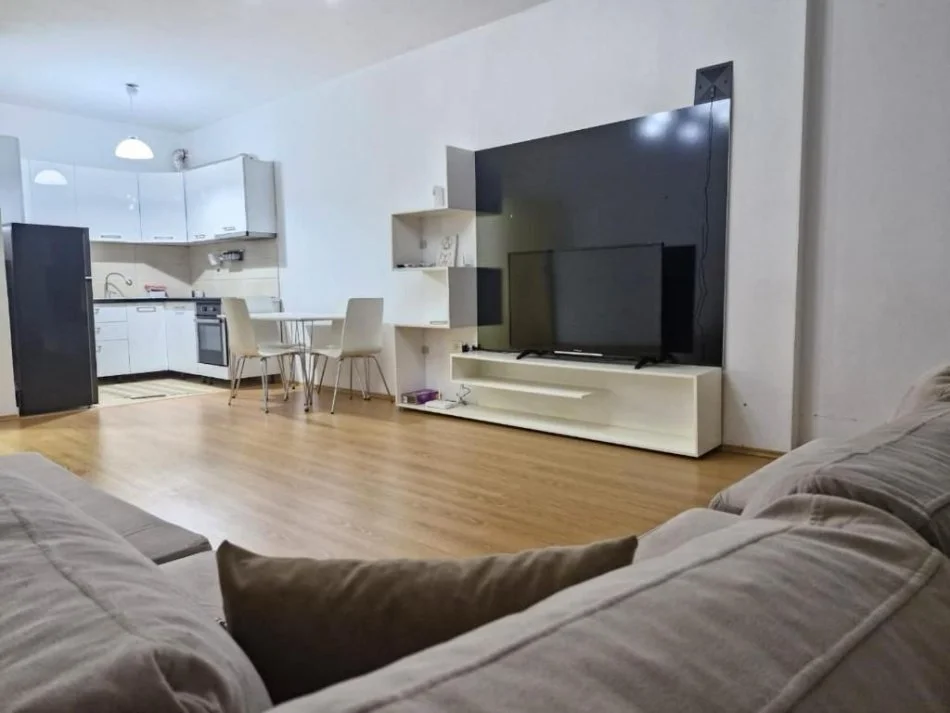 Tirane, jepet me qera apartament 1+1+Aneks+Ballkon Kati 6, 78 m² 350 € (Rruga Teodor Keko)