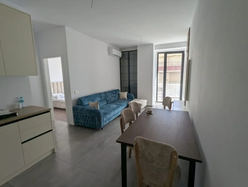 Tirane, jepet me qera apartament 1+1+Ballkon Kati 2, 58 m² 650 € (Rruga.Mine Peza)