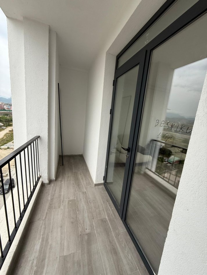 Tirane, jepet me qera apartament 2+1 Kati 5, 94 m² 350 € (Rr 5 Maji)