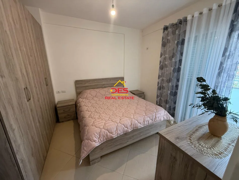 Vlore, jepet me qera apartament 1+1+Ballkon Kati 1, 70 m² 300 € (Rruga Çajupi)