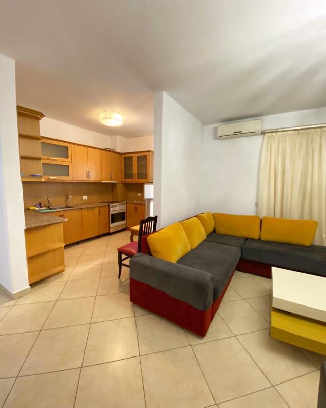 Tirane, jepet me qera apartament 2+1+BLK Kati 1, 118 m² 400 Euro (Rruga Rrapo Hekali)