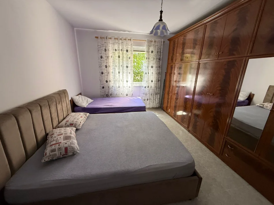Tirane, jepet me qera apartament 1+1 Kati 3, 60 m² 400 € (Ali Demi)