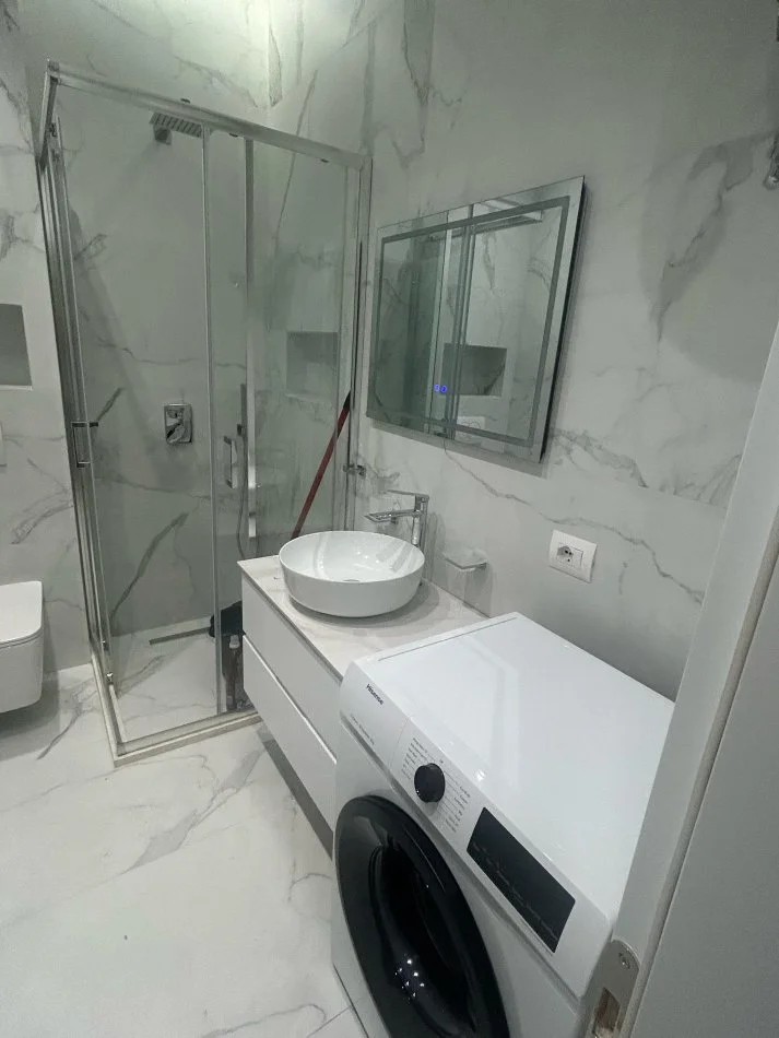 Tirane, jepet me qera apartament 2+1+Ballkon Kati 7, 120 m² 1.200 € (Qender, 9 Kateshet, Tirane)