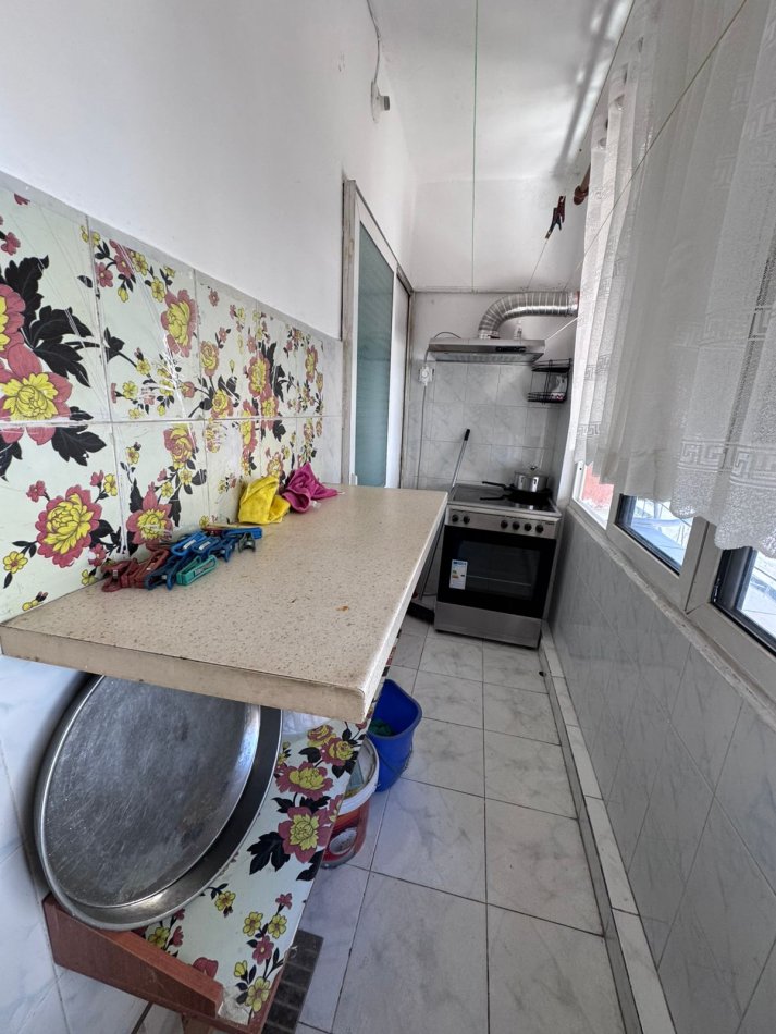 Tirane, jepet me qera apartament 2+1+Aneks+Ballkon Kati 5, 85 m² 450 € (rruga e Kavajes)
