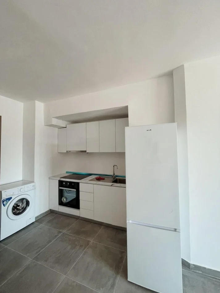 Golem afer Porto Kavalja, shitet apartament 1+1+Ballkon Kati 4, 82 m² 155.000 €