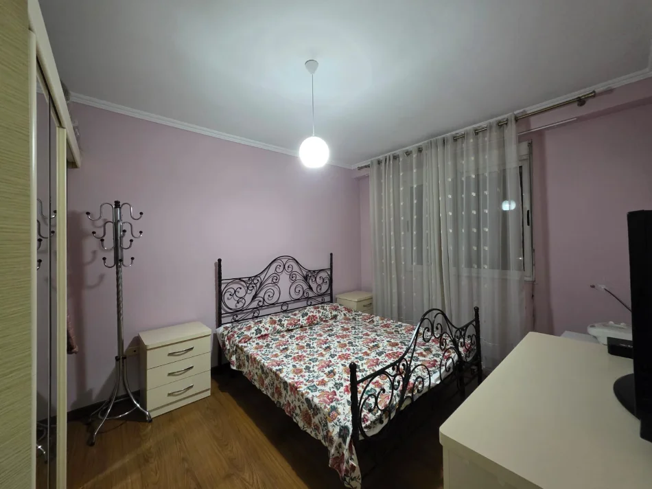 Shqiperi, jepet me qera apartament 1+1+Ballkon Kati 4, 67 m² 500 € (Rruga shkelqim Fusha)