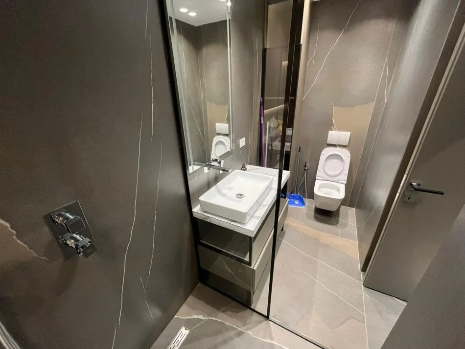 Tirane, jepet me qera apartament 3+1+Ballkon Kati 1, 145 m² 1.800 € (Kodra e diellit 2)