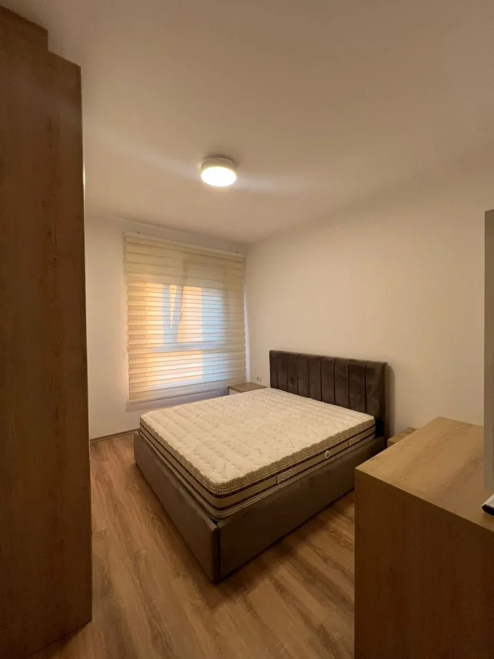 Tirane, jepet me qera apartament 2+1 Kati 7, 90 m² 600 € (Kinostudio)