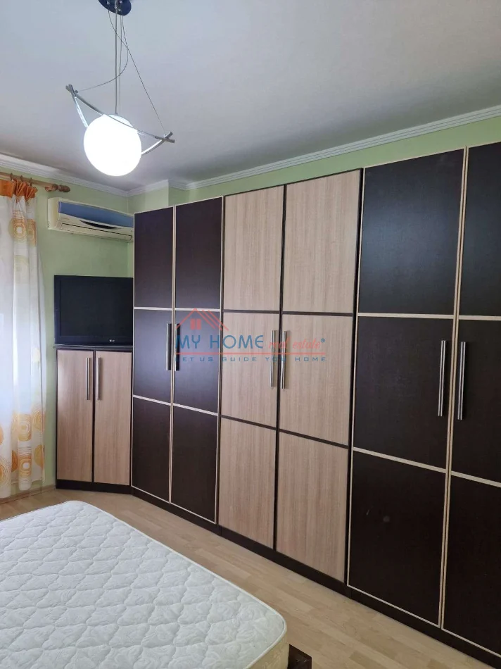 Tirane, jepet me qera apartament 2+1+Ballkon Kati 5, 106 m² 750 € (Rruga e Kosovareve)