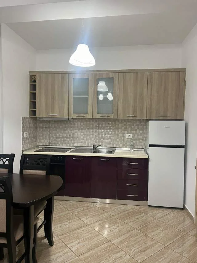 Tirane, jepet me qera apartament 1+1+BLK Kati 3, 70 m² 35.000 Leke (Rruga Teodor Keko)