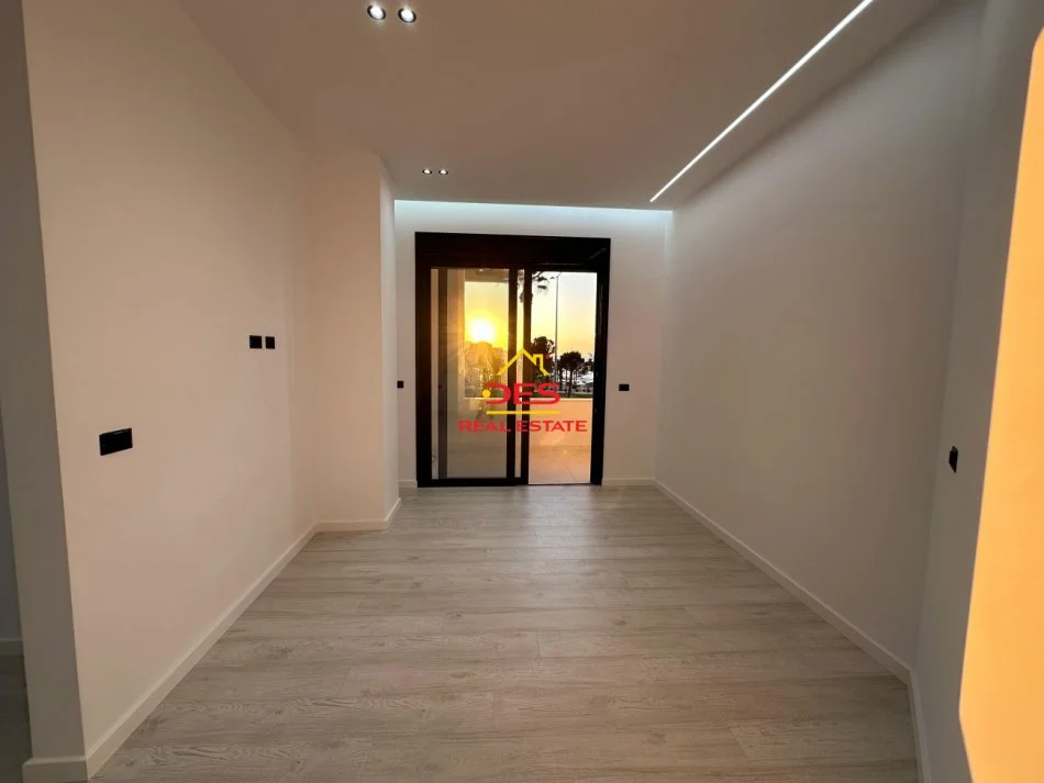 Vlore, shitet apartament 2+1+Ballkon Kati 1, 108 m² 355.000 € (Rruga Murat Tërbaçi)