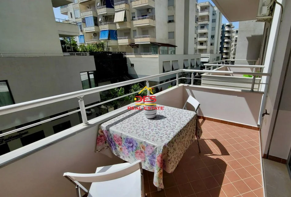 Vlore, jepet me qera apartament 1+1+Ballkon Kati 3, 85 m² 450 € (Rruga Murat Tërbaçi)