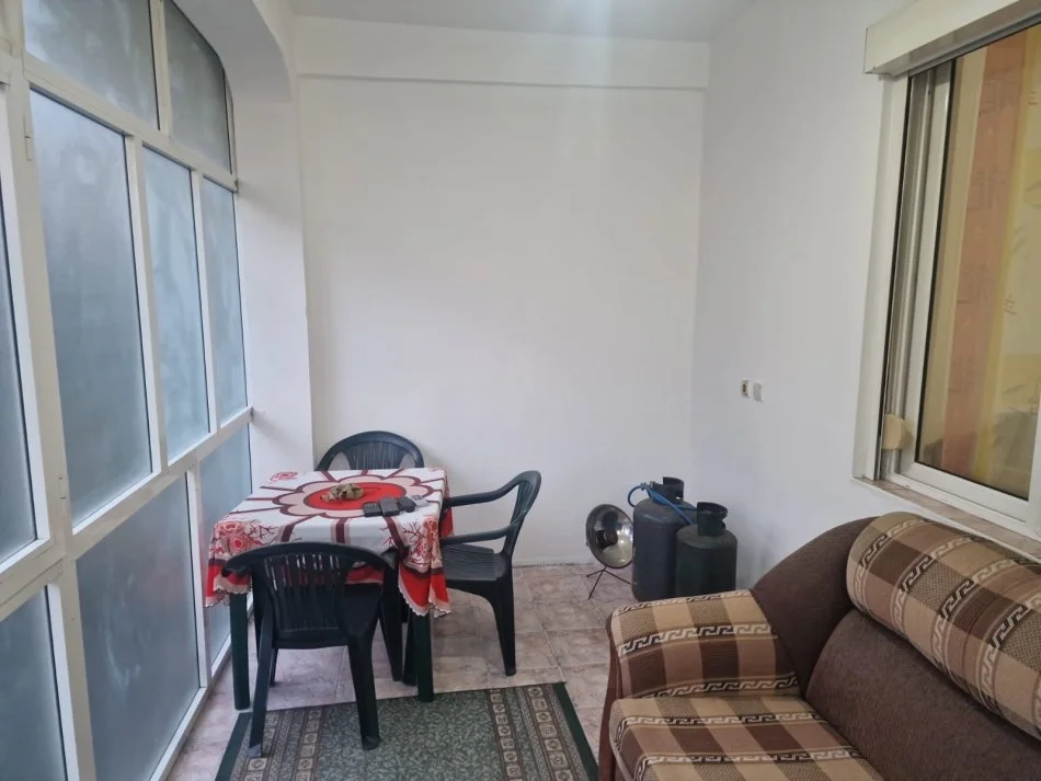 Tirane, jepet me qera apartament 2+1 Kati 1, 100 m² 400 € (Ish Frigoriferi ,Siri Kodra)