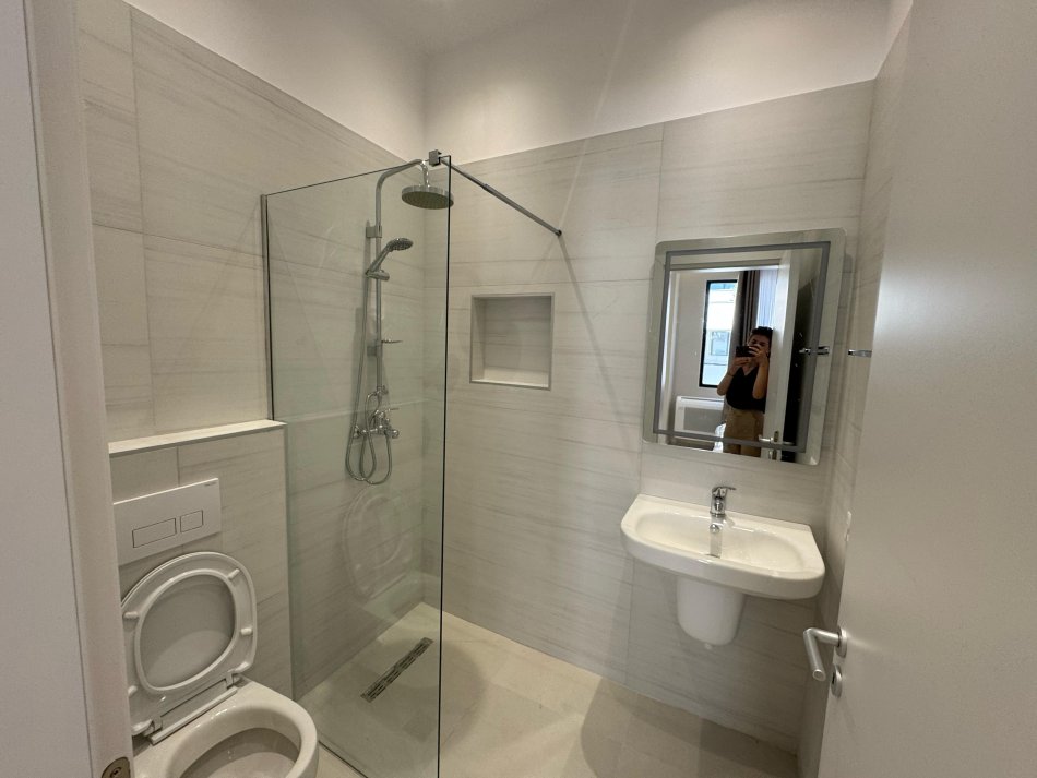 Tirane, jepet me qera apartament 2+1 Kati 4, 100 m² 1.100 € (vasil shanto)