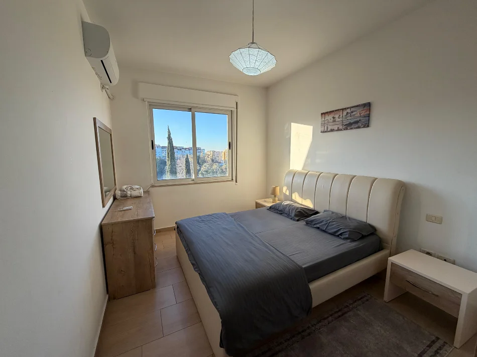 Tirane, jepet me qera apartament 1+1 Kati 4, 77 m² 700 € 
