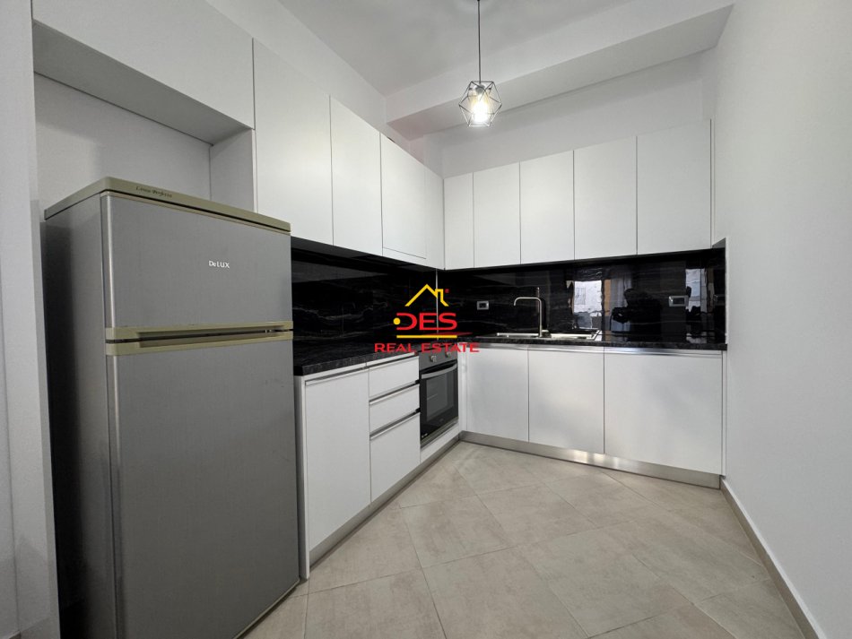 Vlore, jepet me qera apartament 1+1+Ballkon Kati 6, 70 m² 320 € (Rruga Sadik Zotaj)