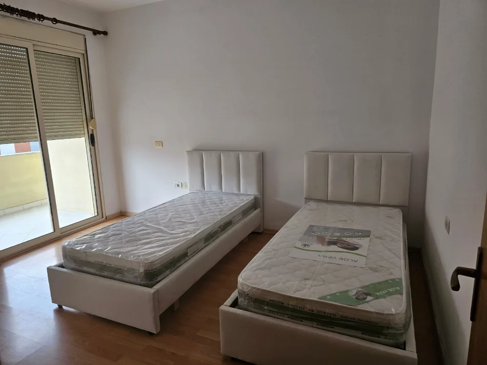 Tirane, jepet me qera apartament 2+1 Kati 7, 100 m² 500 € (Unaza e Re)