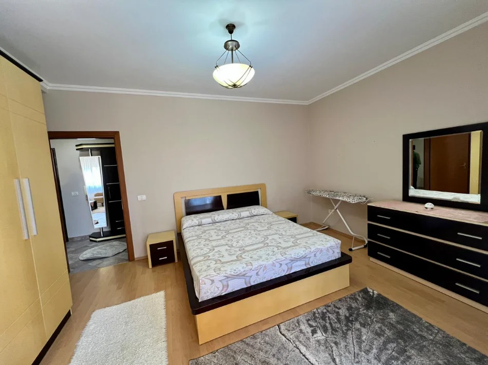 Tirane, jepet me qera apartament 1+1+Ballkon Kati 10, 70 m² 600 € (Shkolla e Baletit)