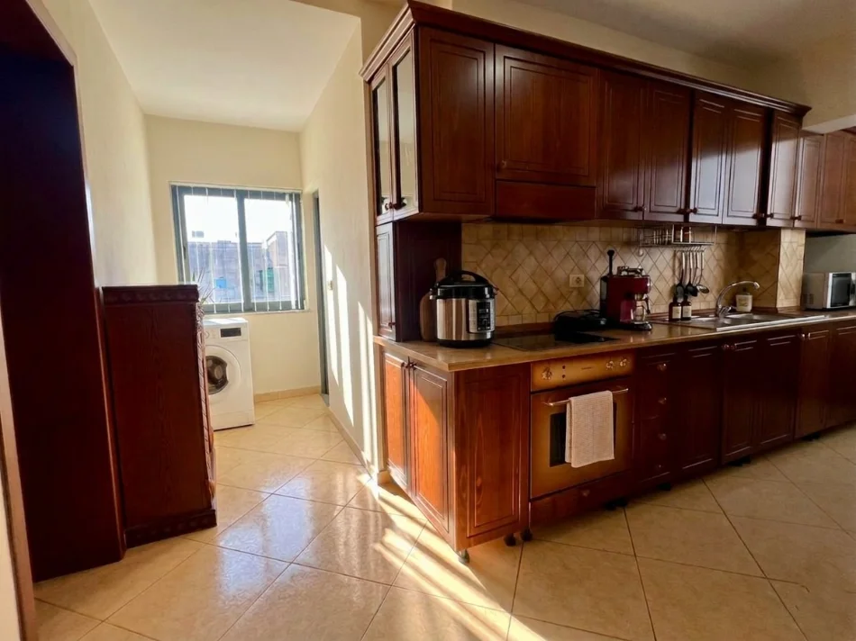 Shqiperi, shitet apartament 2+1+Aneks+Ballkon Kati 4, 80 m² (rruga vasil kamami, Elbasan)