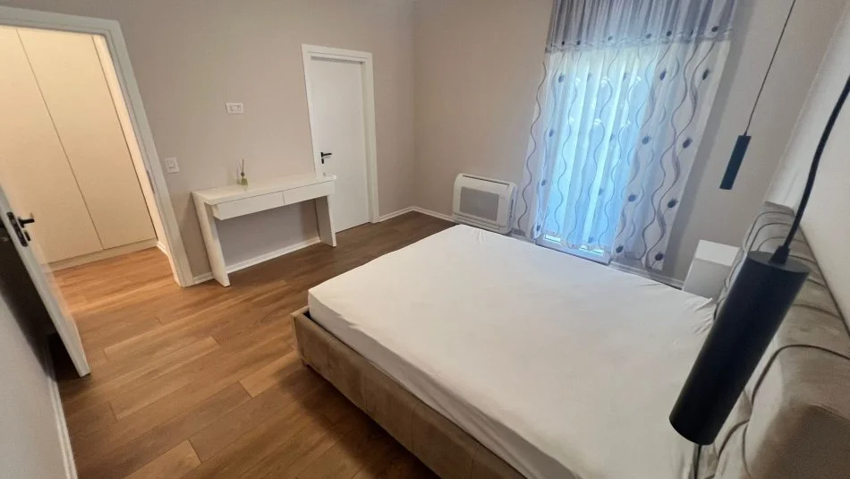 Tirane, jepet me qera apartament 2+1 Kati 2, 96 m² 550 € (Sauk)