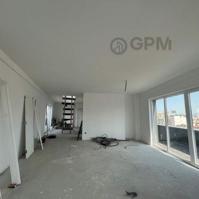 Tirane, shitet apartament duplex Dublex Kati 1, 238 m² 1.300.000  (Kafe Flora)