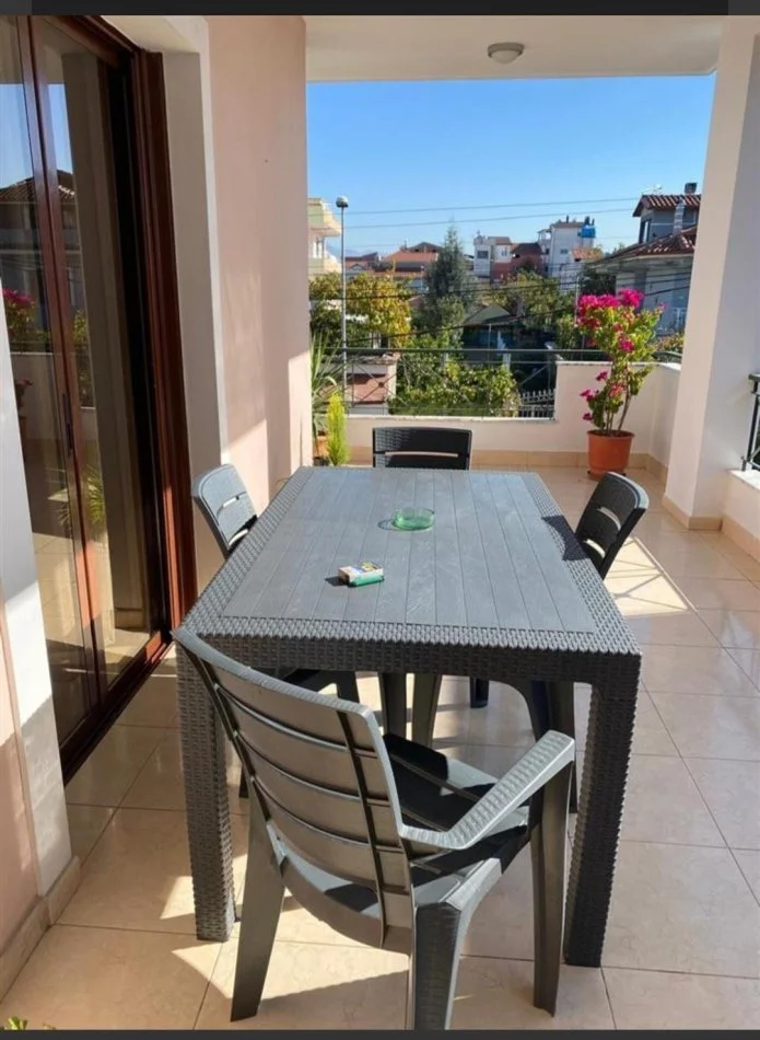 Shqiperi, jepet me qera Vile 2+1+Ballkon Kati 2, 250 m² 650 € (Laprak-Terminali)