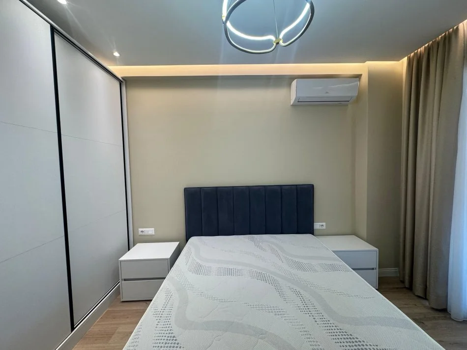 Tirane, jepet me qera apartament 2+1 Kati 5, 120 m² 750 € 