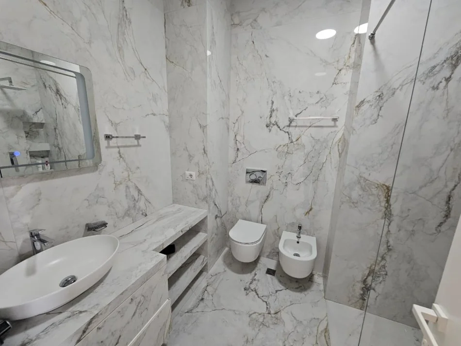 Tirane, jepet me qera apartament 2+1 Kati 3, 99 m² 1.600 € 