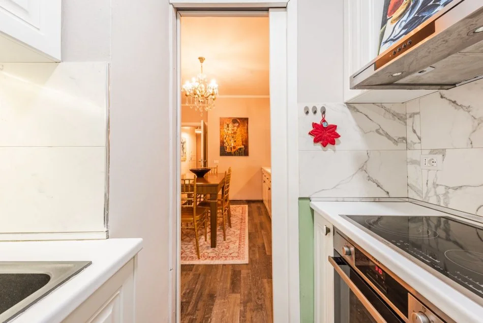 Tirane, jepet me qera apartament 2+1+Aneks+Ballkon Kati 1, 114 m² 900 € (Rruga kolombo)