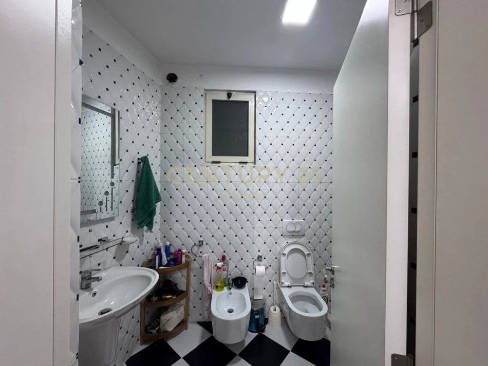 Tirane, jepet me qera apartament 2+1 Kati 6, 115 m² 700 € (ASTIR)