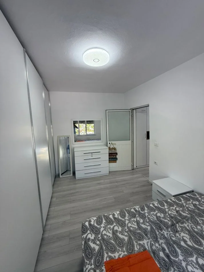Tirane, jepet me qera apartament 1+1 Kati 3, 53 m² 500 € (Tek Rruga Irfan Tomini)