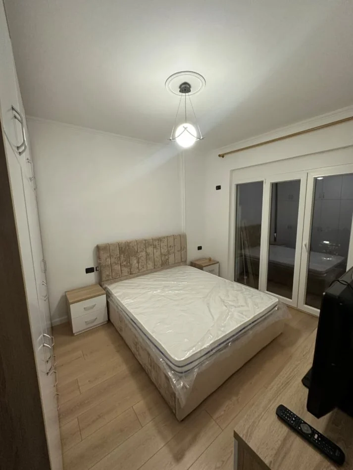Tirane, jepet me qera apartament 1+1+Ballkon Kati 7, 73 m² 600 € (Kompleksi Delijorgji)