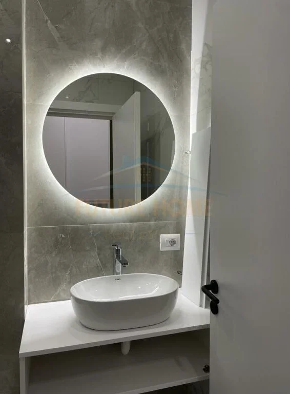 Tirane, jepet me qera apartament 1+1 Kati 3, 70 m² 900 € (Rruga e Kosovareve)