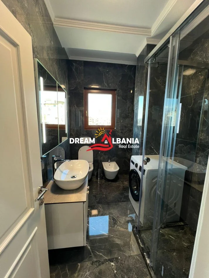 Tirane, jepet me qera apartament 1+1+Ballkon Kati 5, 70 m² 600 € (Prane Shkolles se Baletit)