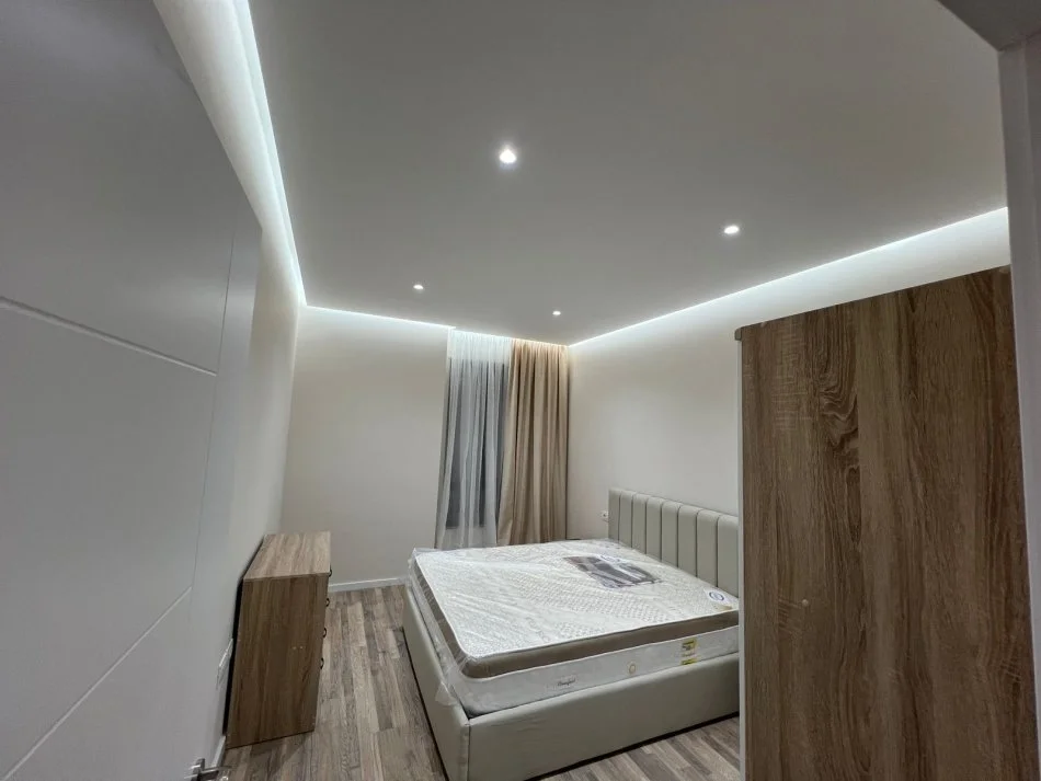 Tirane, jepet me qera apartament 1+1+Ballkon Kati 2, 65 m² 500 € (Rruga 5 Maj (Pallat i vitit 2025))