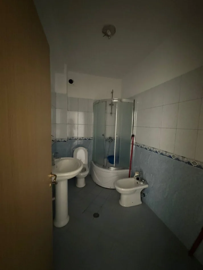 Tirane, shitet apartament 2+1+Aneks+Ballkon Kati 4, 100 m² 210.000 € (liqeni i thate)