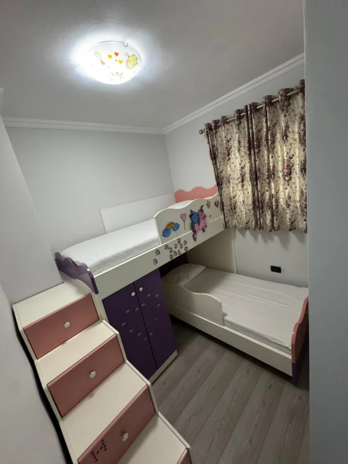 Tirane, jepet me qera apartament 3+1 Kati 6, 115 m² 1.200 € (Delijorgji)
