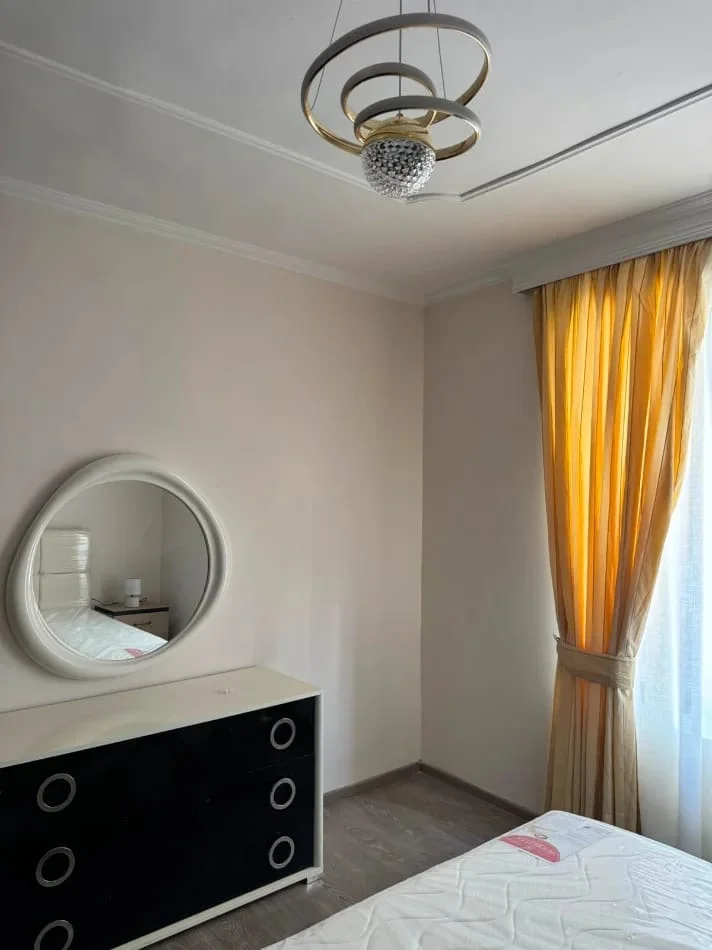 Tirane, jepet me qera apartament 1+1 Kati 3, 70 m² 500 € (Rr.Dibres perball Shkolles se Bashkuar)