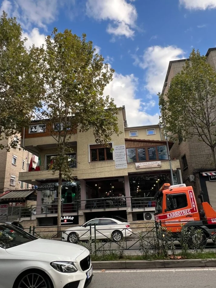 Shitet, Godinë Multifunksionale, pranë Oxhakut, Tiranë - 1.600.000€ | 1000 m²