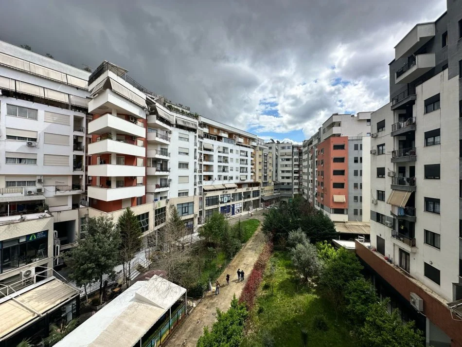 Tirane, jepet me qera apartament 2+1+Ballkon Kati 4, 98 m² 450 € (teodor keko)