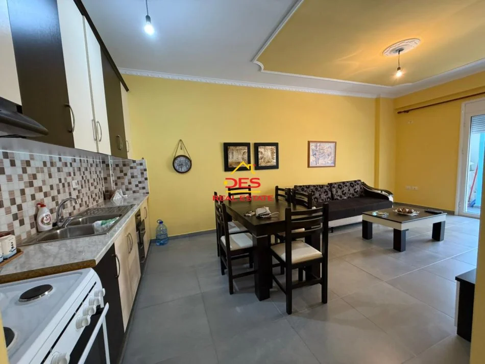 Vlore, jepet me qera apartament 1+1+Ballkon Kati 3, 70 m² 450 € (Rruga murat Tërbaçi)