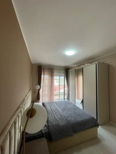 Tirane, jepet me qera apartament 3+1+Aneks+Ballkon Kati 4, 187 m² 1.400 € (liqeni i thate , kopshti botanik , kopshti zoologjik)